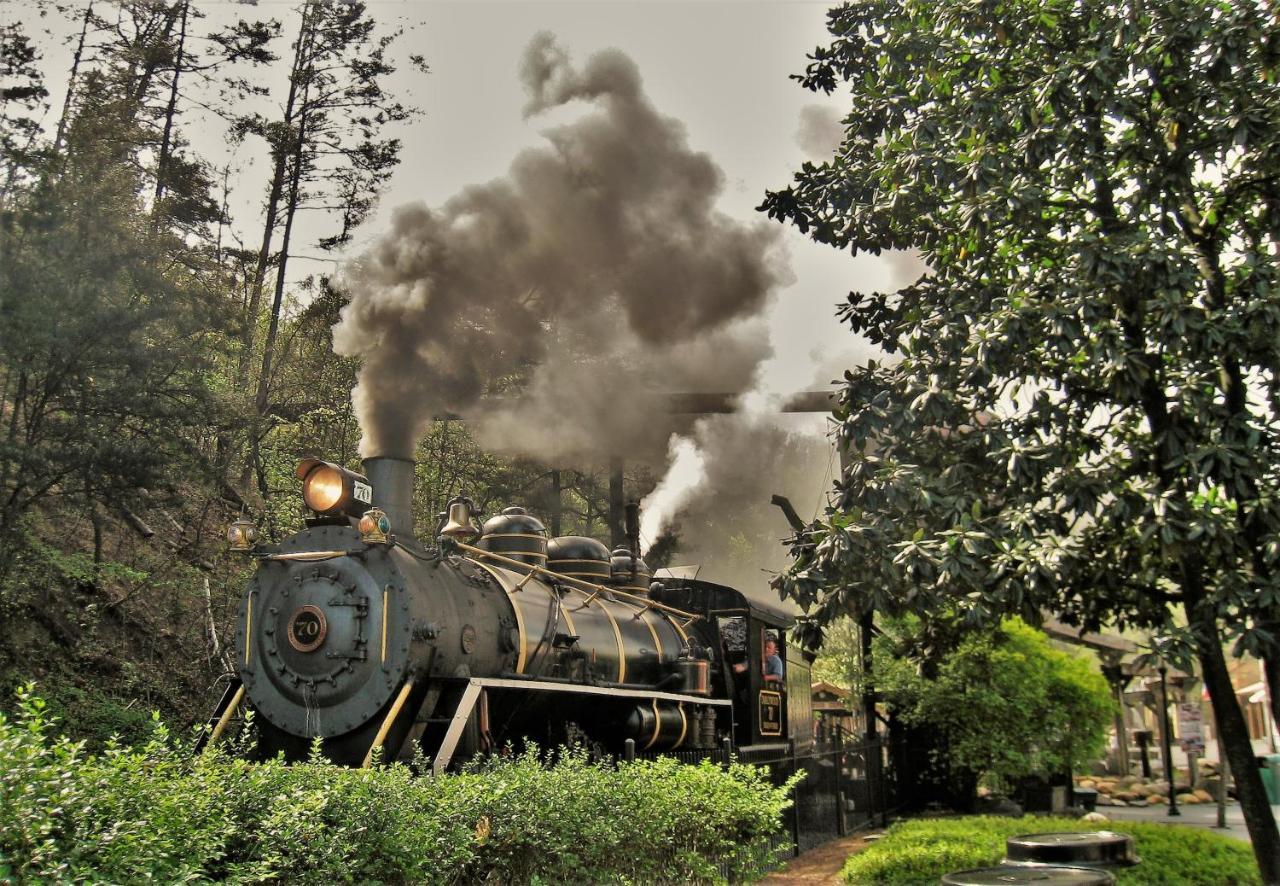 River Song, Near River, Hot Tub, Foosball, Wifi 1089 Free Tickets Each Paid Day, Dollywood And More سيفيرفيل المظهر الخارجي الصورة